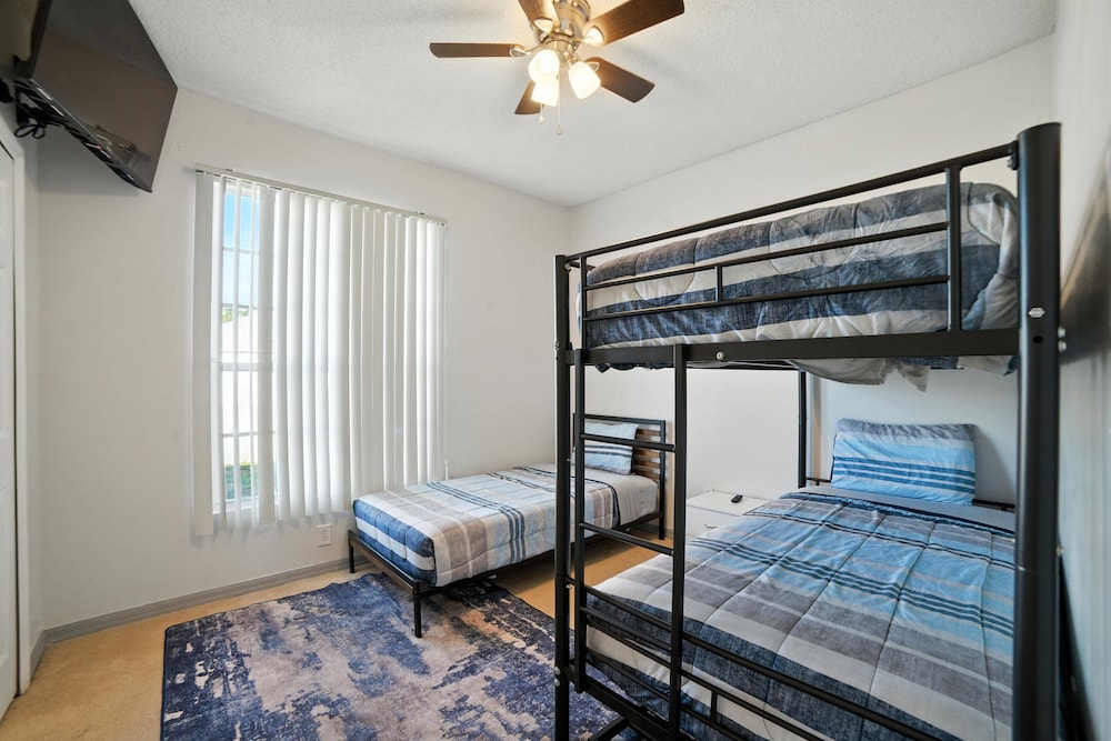 Family Retreat With Private Pool Near Disney! 3 Bedroom Residence