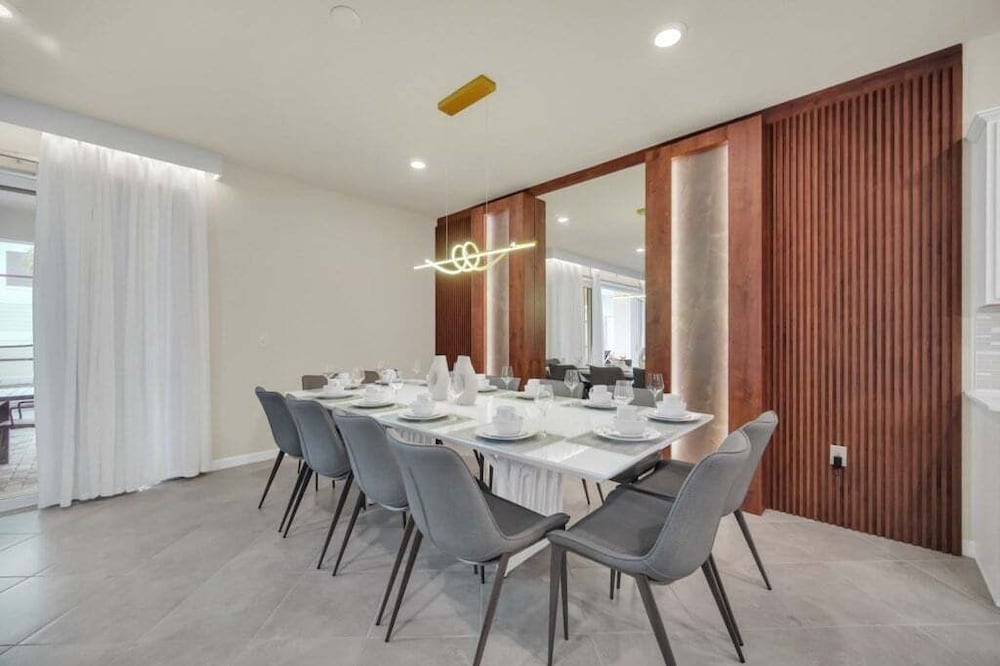 Everyone's Family Fun Home, Slides In Kids Rooms 10 Bedroom Villa
