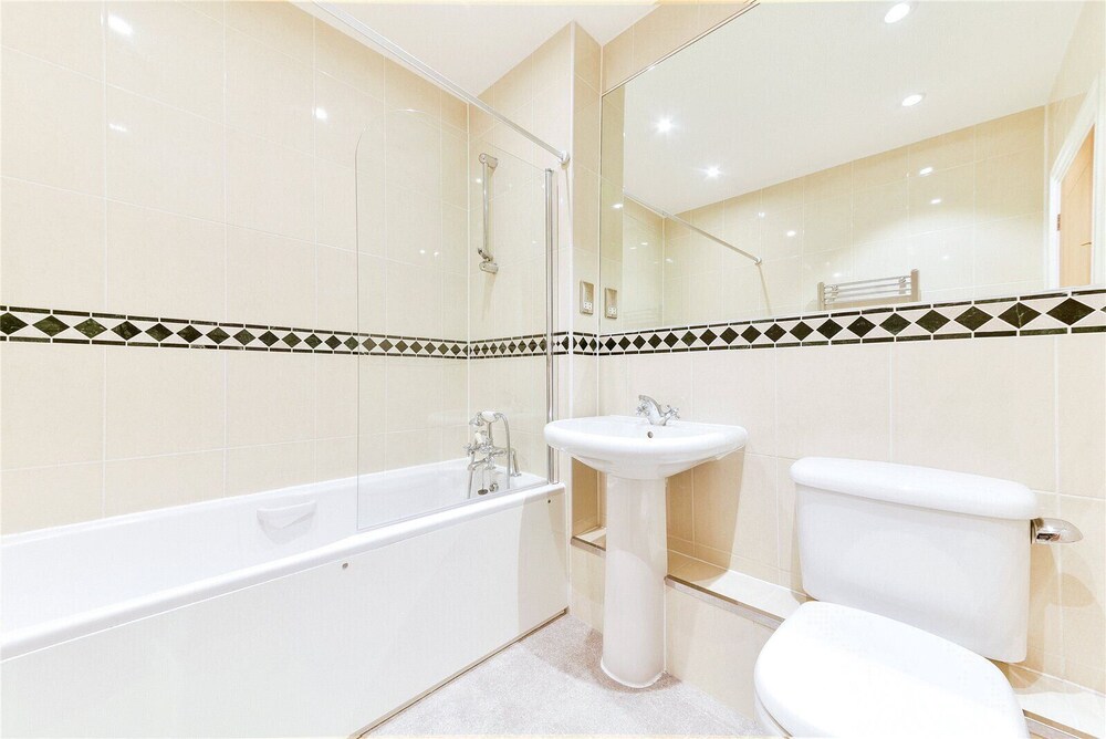 Immaculate 2-bed House in Earls Court W14