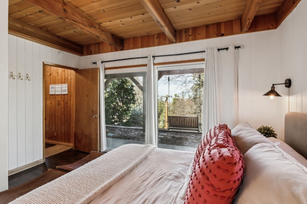 The Volpe Den 3 Bedroom Cabin