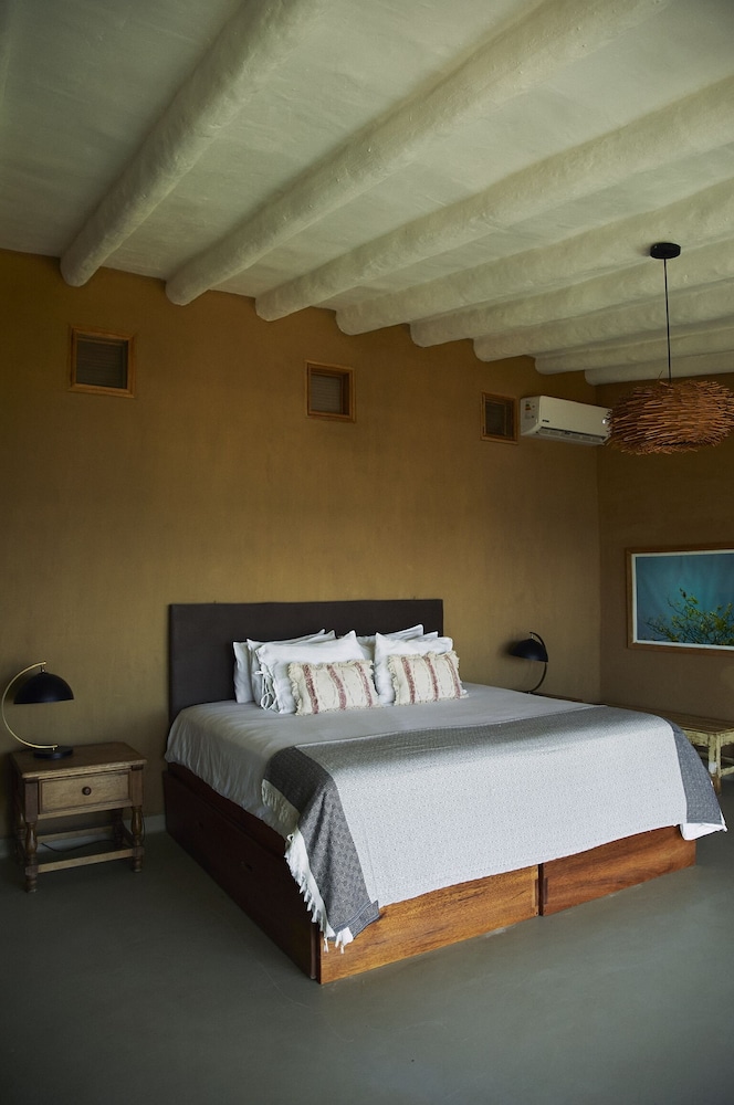 Hualtaco Adobe by Wynwood House