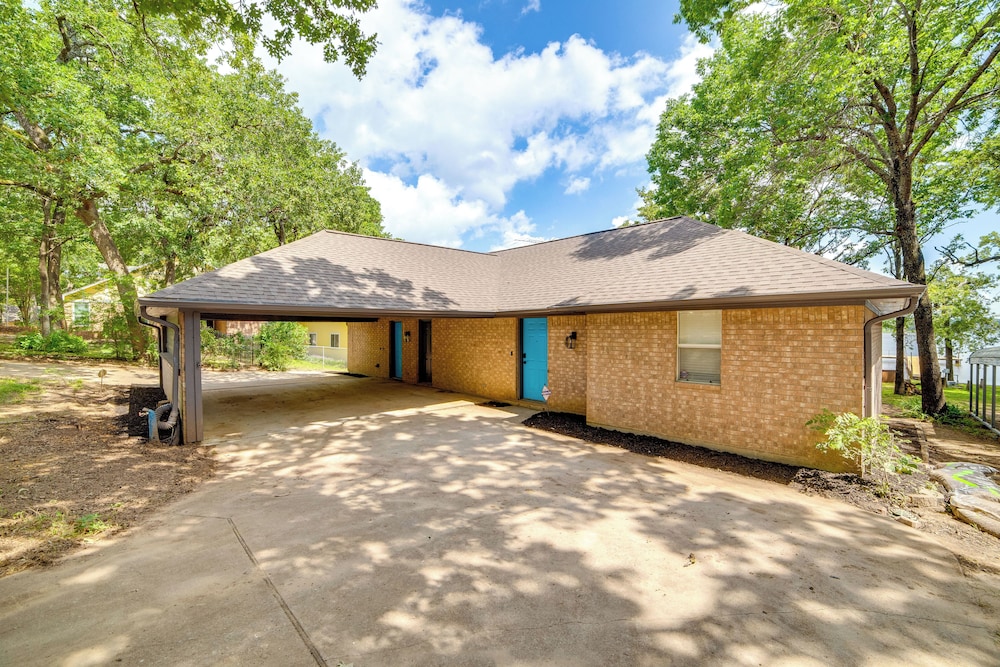 Waterfront Cedar Creek Lake Gem: Near Marina!