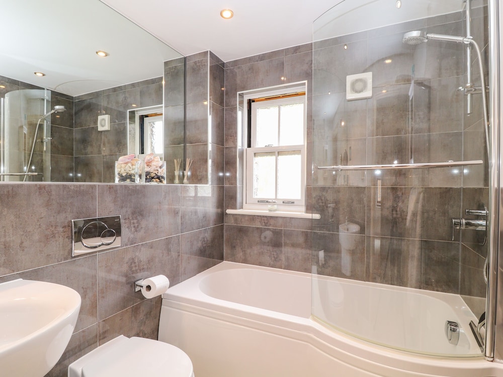 Looe Vacations - The Creekside - Property Image 3