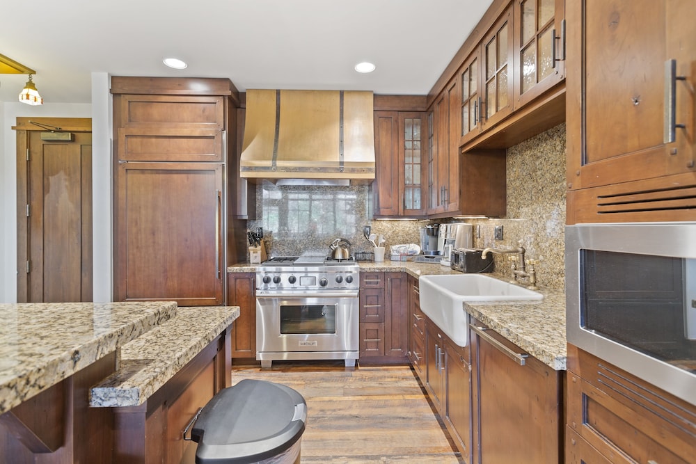 Arrowleaf Lodge at Deer Valley Resort - Two Bedroom Residence #301 2 Condo