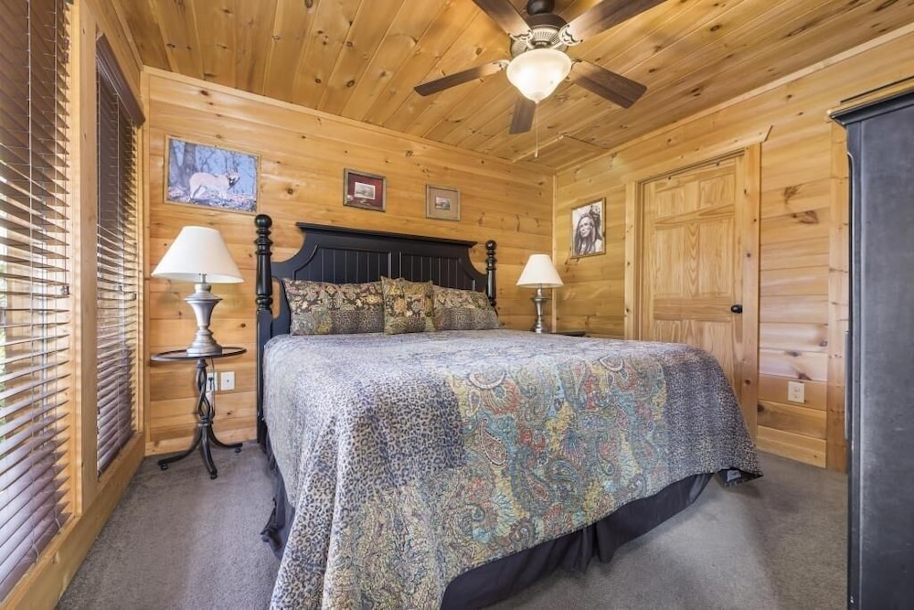 Soaring Spirit - 5 Bedrooms, 5 Baths, Sleeps 18 Home by RedAwning