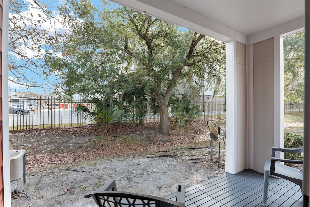 Cozy UF Condo Near Shands UF on Archer
