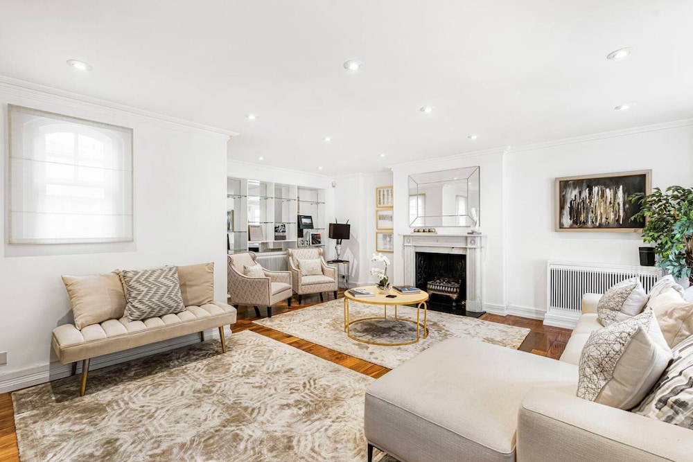 4-bed House Next To Harrods Pont Street Mews