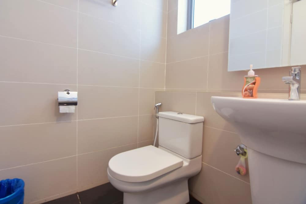 Pet Friendly, 3BR Apt KL, Bathtub & Parking