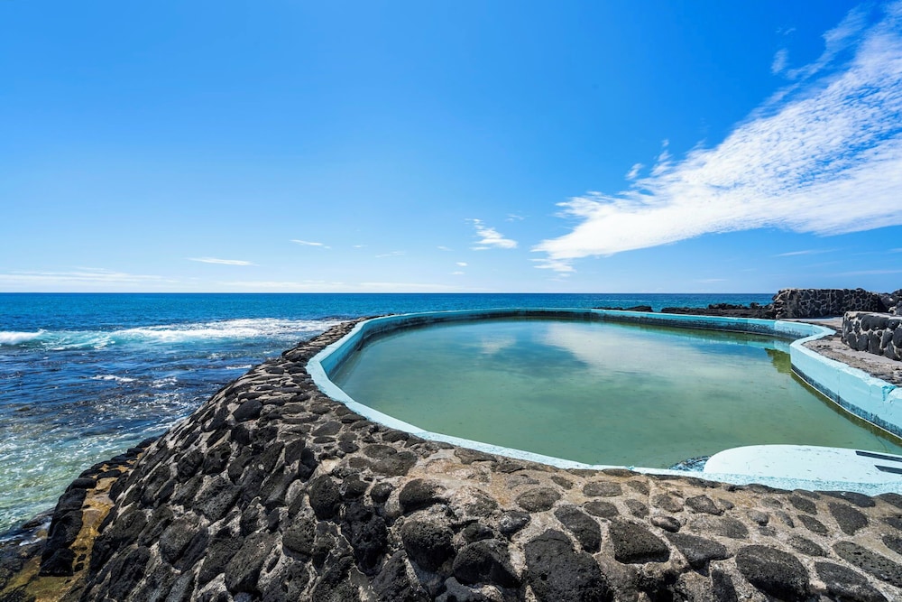 Beautifully Updated Oceanfront Condo - AC - Concierge Included - Vrkcv