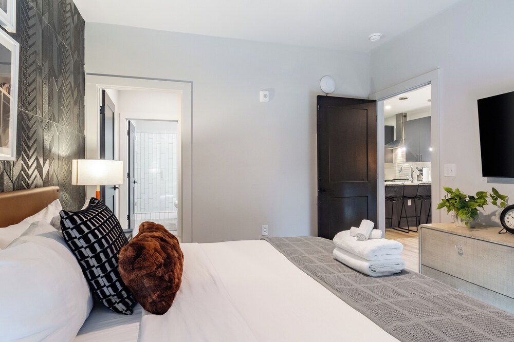 The Odyssey Apartments – by AvantStay Designer Stay in Midtown