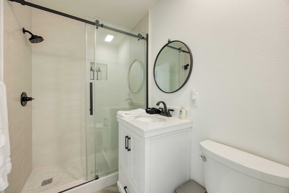 Terrace Hill Modern Paso Robles Escape Near Wineries, Dining, and Hot Springs