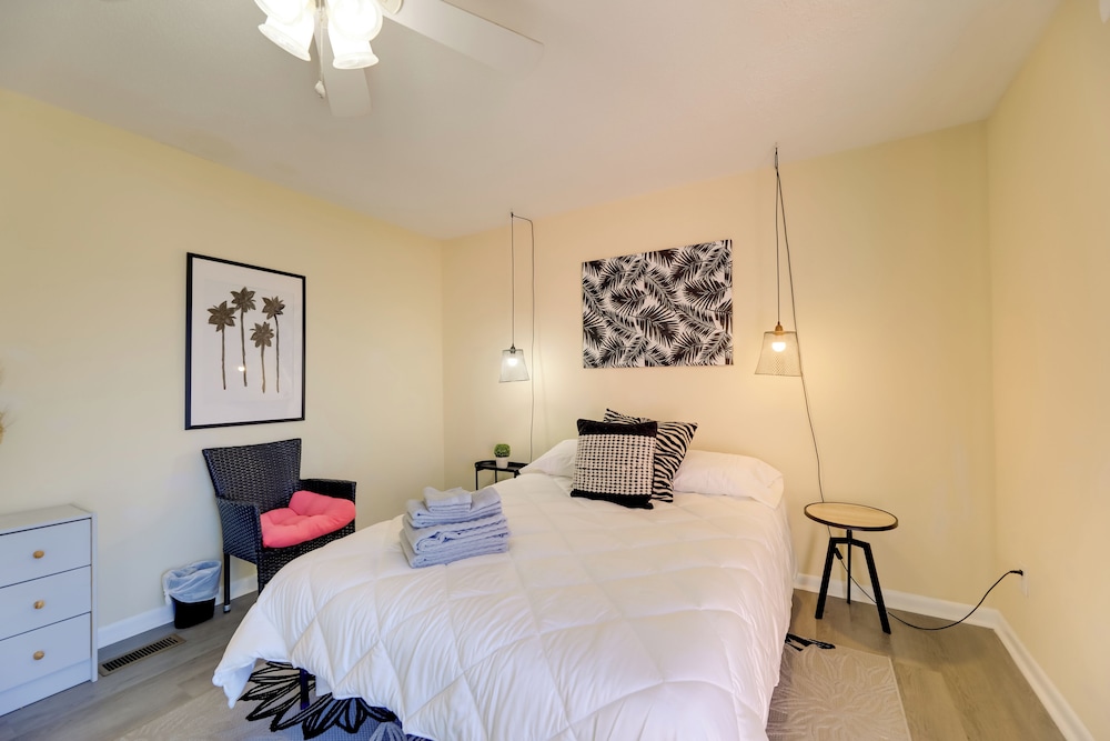 Walk to Atlantic Beach: Townhome w/ Patio!