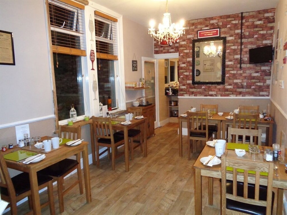 South Shields Vacations - Kingsmere Guest House - Property Image 10