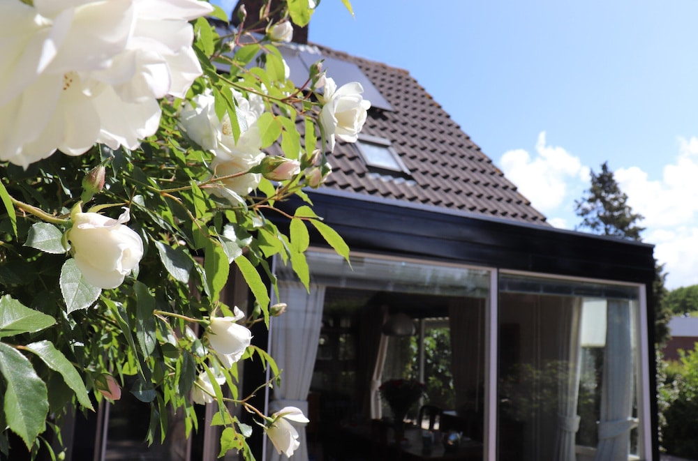 Holiday Home in Noordwijkerhout by Forest & Lake