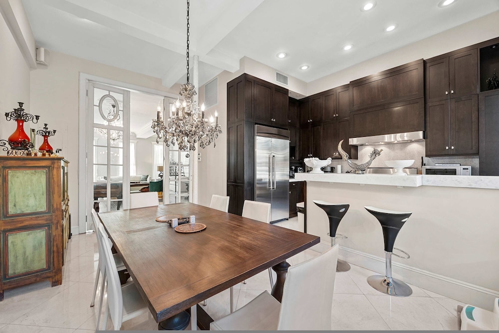 Gramercy Manor Triplex w Private Deck Garden