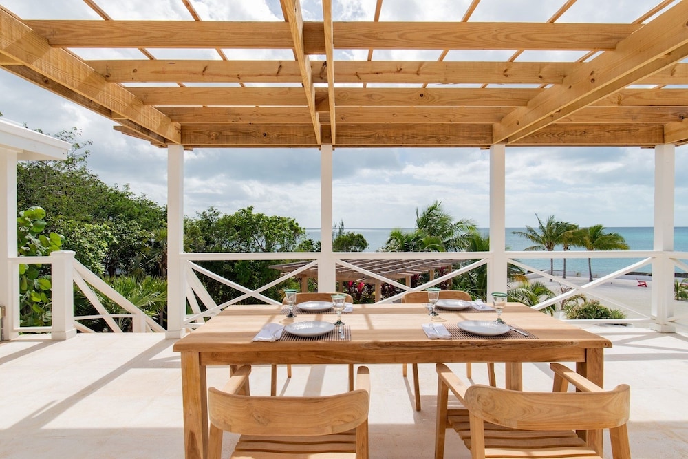 Seaesta - Brand New Estate W/pool & Private Backyard Beach 6 Bedroom Home