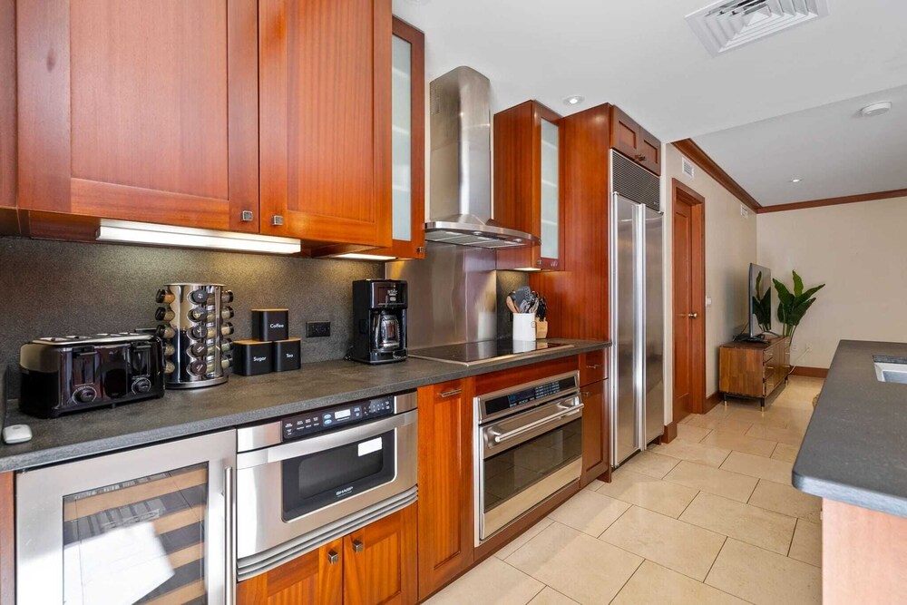 Beachfront Condo at Beach Villas at Ko Olina Hale Hoaloha by Avantstay