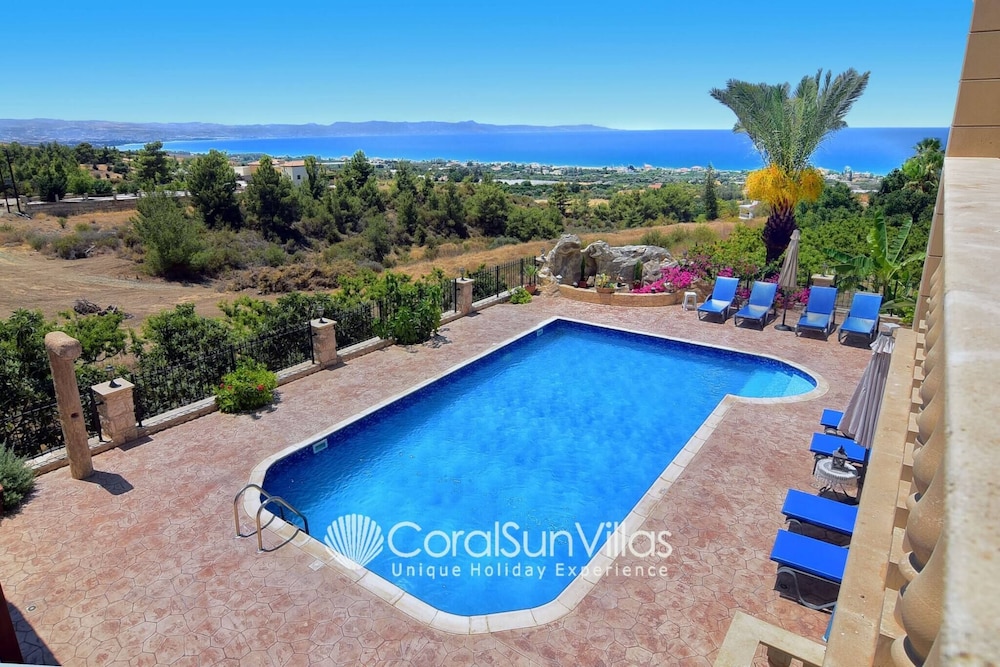Away-from-it-all, Exceptional Sea Views Sleeps 10