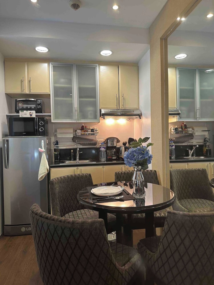 Luxurious Studio in Mckinley Hill With City View