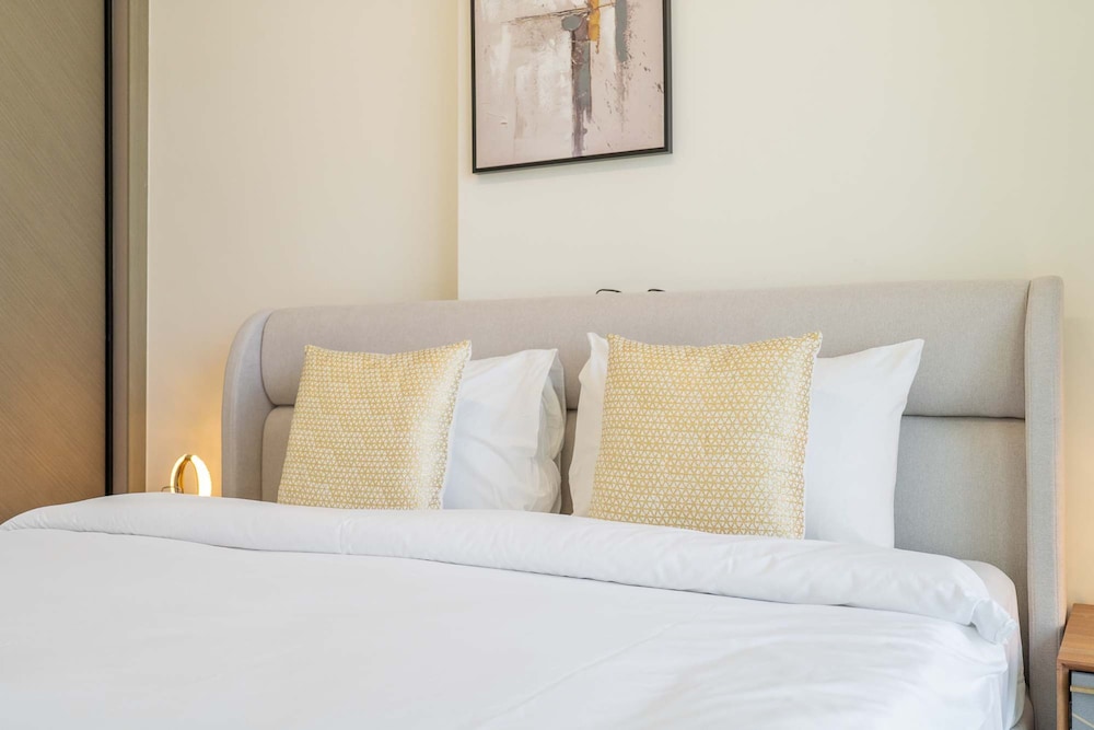 Peace and Tranquility in This 1 Bedroom in JVC