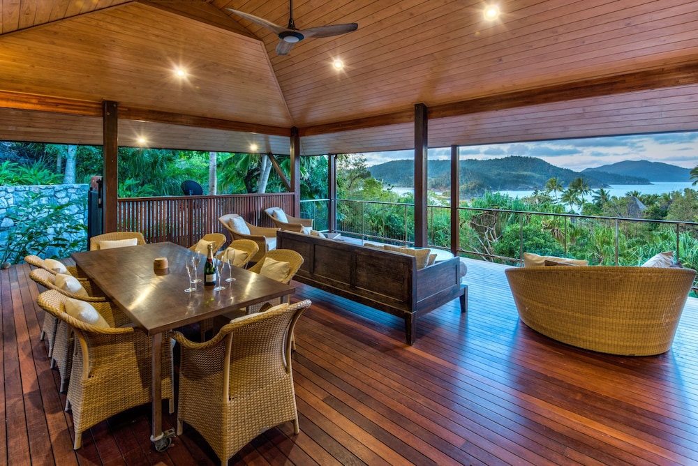 Iluka Luxury House With Ocean Views On Half Acre With Pool And Two Golf Buggies