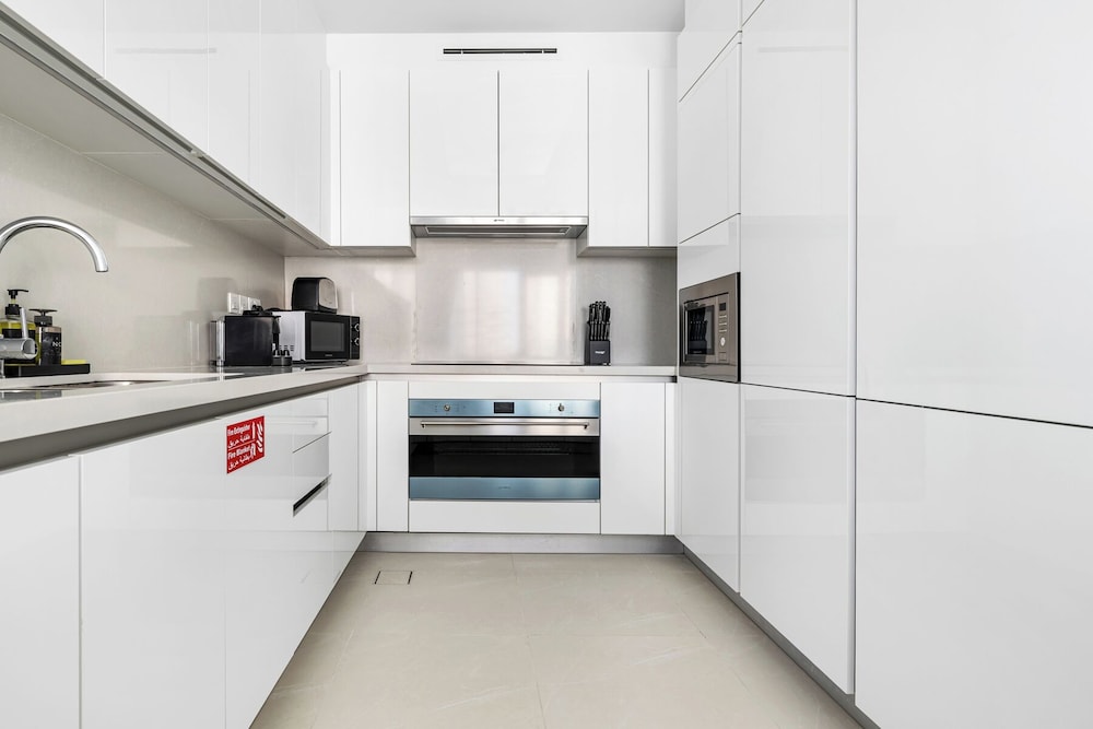 2BR M Water Views Near Downtown