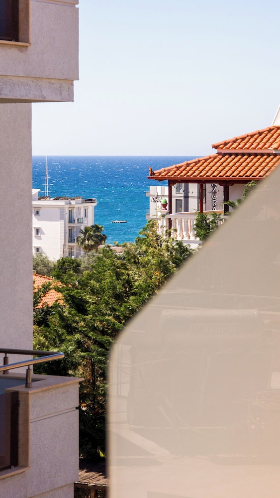 Sunny Villa