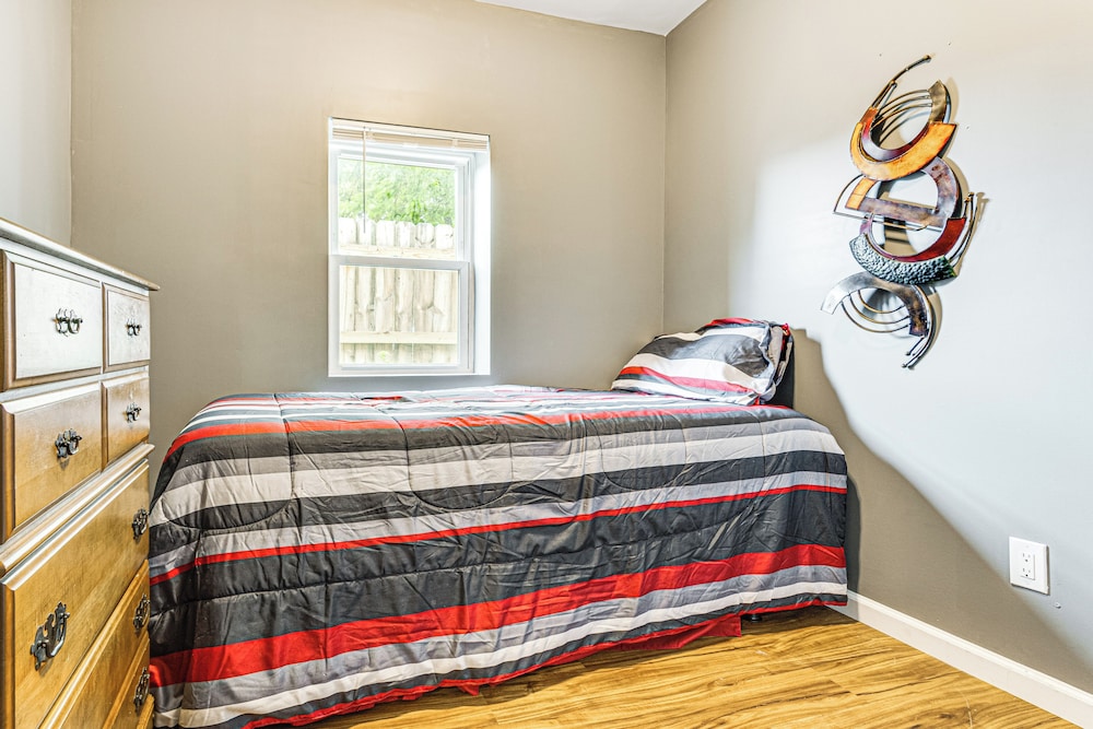 4 Mi to Dtwn Indianapolis: Quiet Apartment w/ Yard