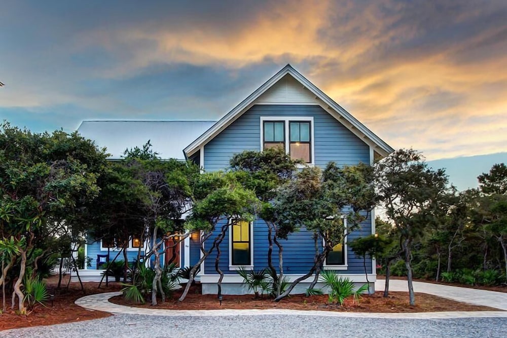 GULF DREAMS 5 Bedroom Holiday Home by Five Star Properties
