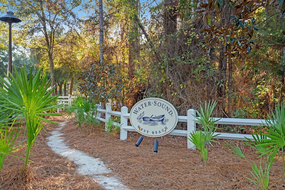 Sea Dlight: 3BR Beach Home Sleeps 10 With 4 Bikes in Watersound West