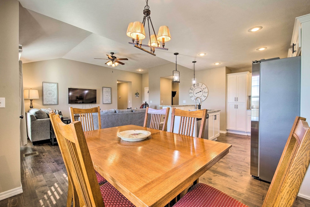 Pool Access, Grill & Gazebo: Ozark Getaway!