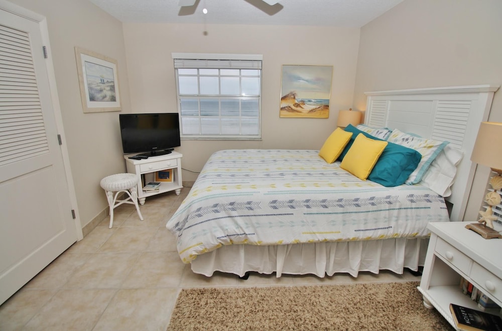 Colony Beach Club 228