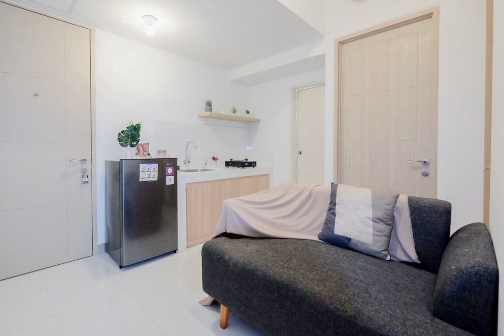 Blue Accent Minimalist 2Br At Tokyo Riverside Pik 2 Apartment
