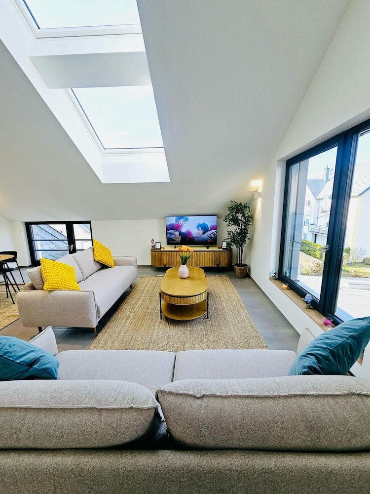 Spacious 3 bedroom large terrace&parking
