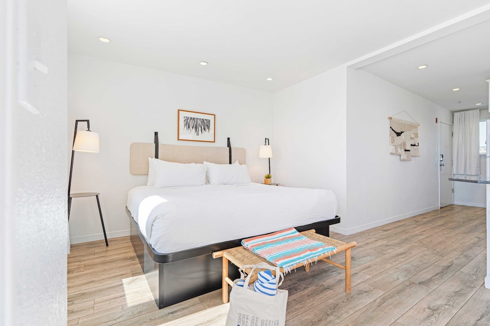 4 Cayucos Bungalows Steps to Beach, Sleeps 16, Pet Friendly