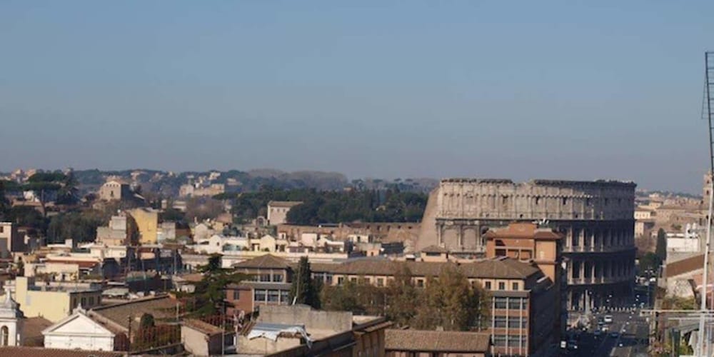 Colosseo 2 Bedroom Walking Distance