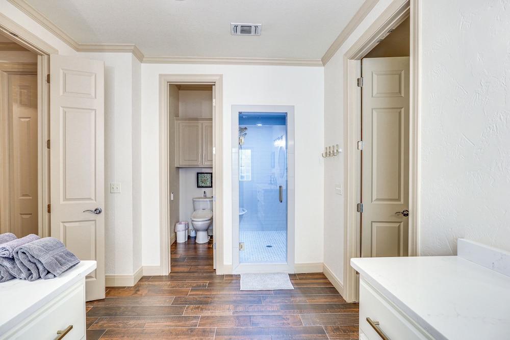 Private Hot Tub & Patio: Golf Retreat in Canyon!