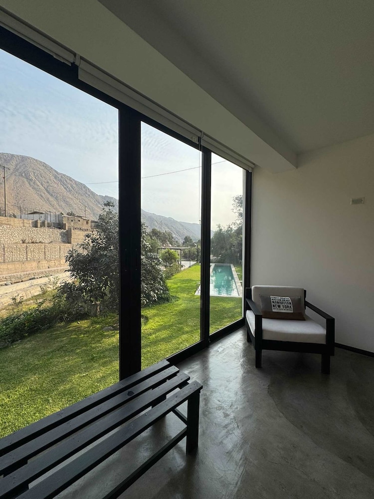 w Elegant 7BR Home w Pool in Santa Eualia