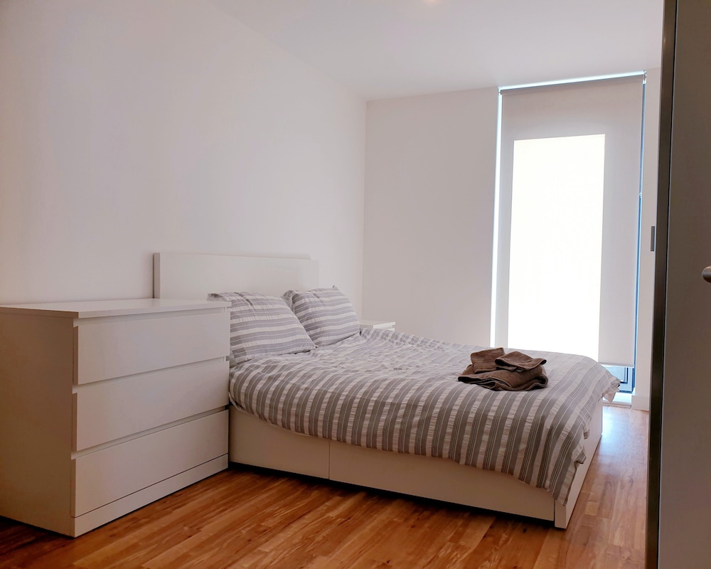 Salford Media City - 2 Bed Apartment view 4