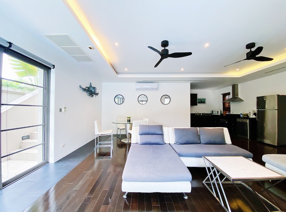 Fabulous 2br Pool Villa Walk to Bangtao Beach and Catch Club