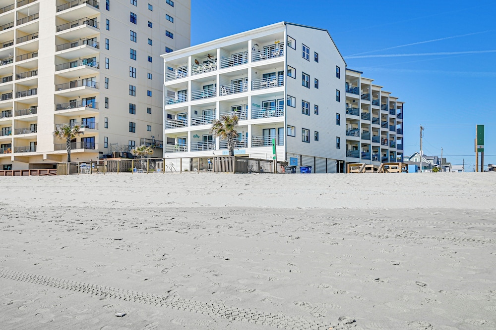 Pool & Beach Access: Scenic Murrells Inlet Condo!
