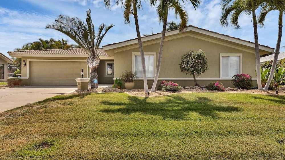 Punta Gorda Isles 3 Bedroom Private Pool+Spa Home on Canal 3 Home