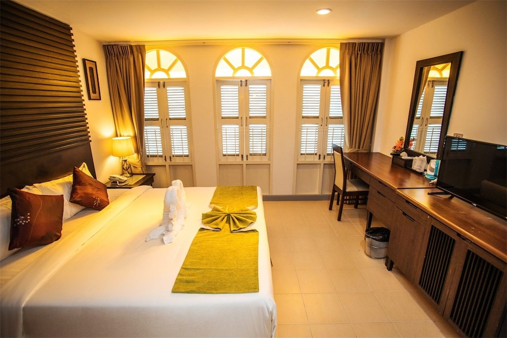 Patong Sino House