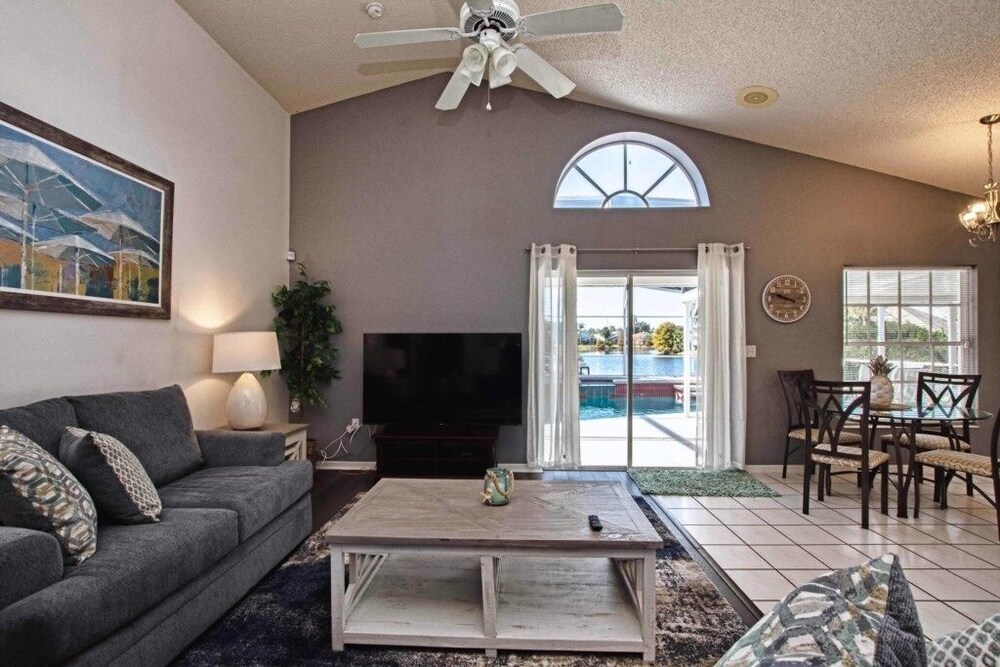 Beautiful Waterfront Home Close To Disney!large Spacious Layout, Pool & Wifi 4 Bedroom Home