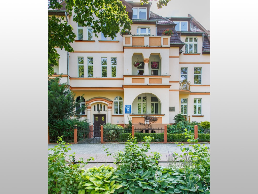Apartments Happy Hours