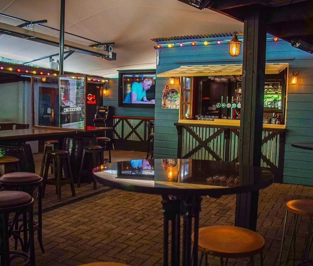 Ewings Bar & Self-Catering Accommodation