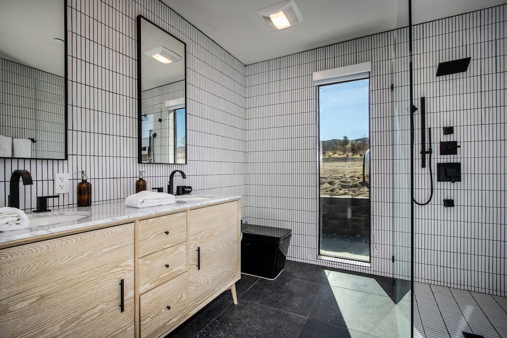 Luxe Modern Escape w Pool Hot Tub Firepit Desert View Lassen by Avantstay