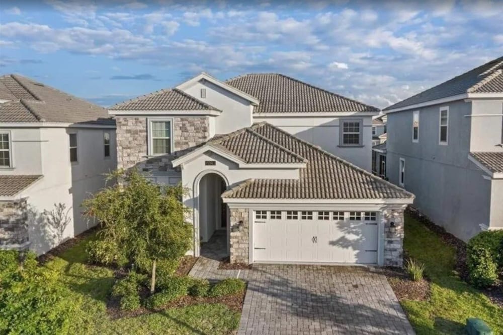 Luxurious 6br Villa In Champions Gate Pool, Spa & Near Disney 6 Bedroom Villa