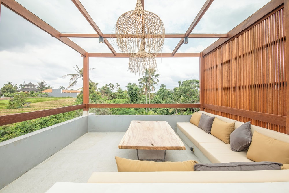 Robyn s Villa New Modern 4 BR Villa Canggu