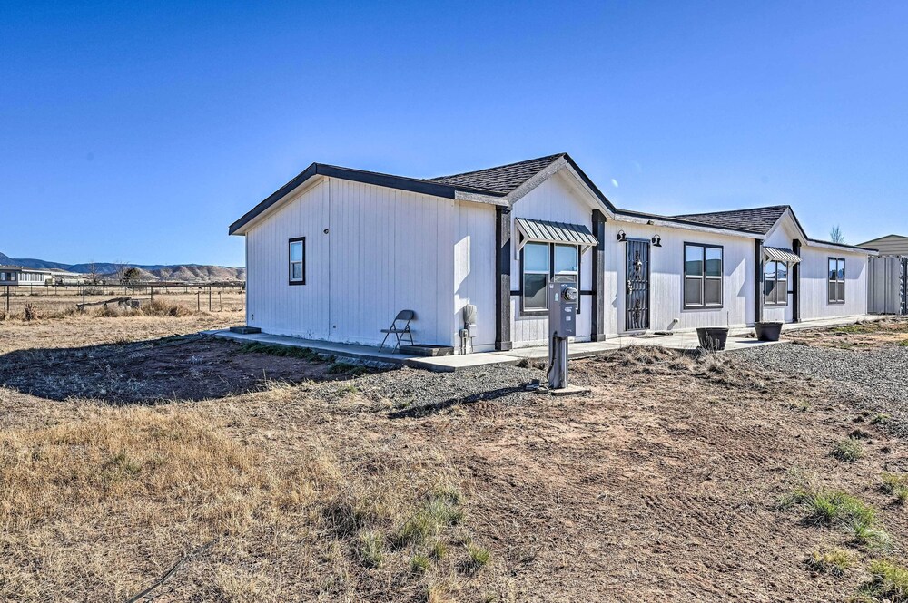 Modern Prescott Valley Home on 2 Acres!